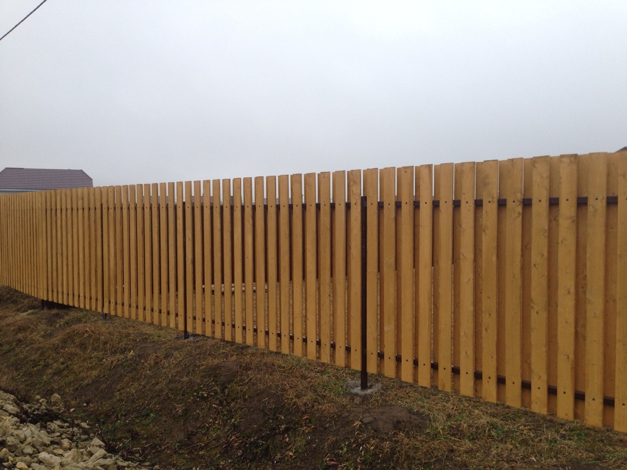 Забор двухсторонний деревянный фото